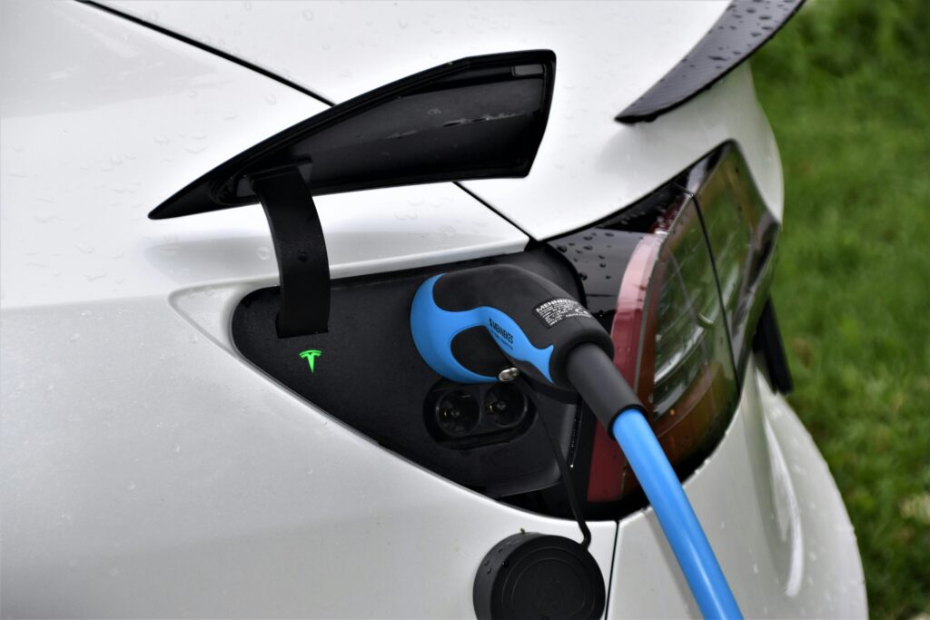 Understanding the Distinction: Hybrid vs Fully Electric Vehicles